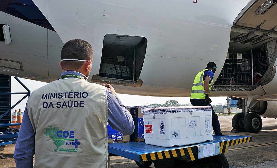 Acre recebe mais de 27 mil doses de vacina contra a Covid-19 nesta sexta-feira