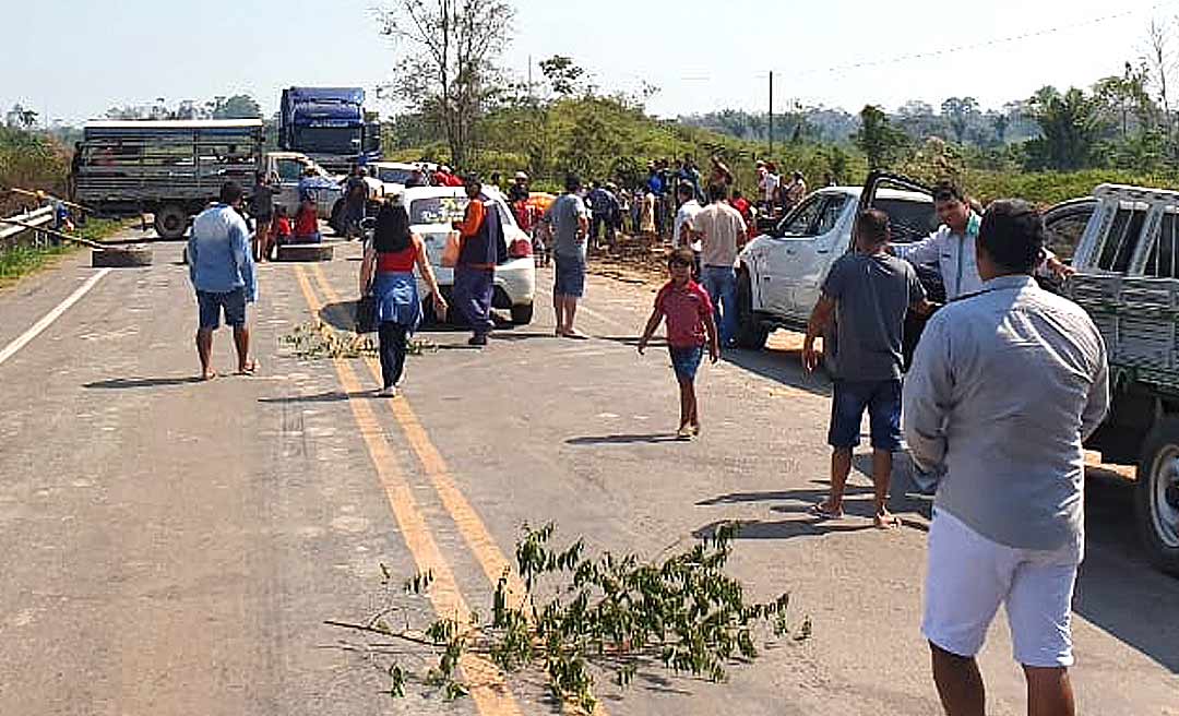BR-364 é liberada após horas de protestos nas proximidades do Massupira, em Feijó