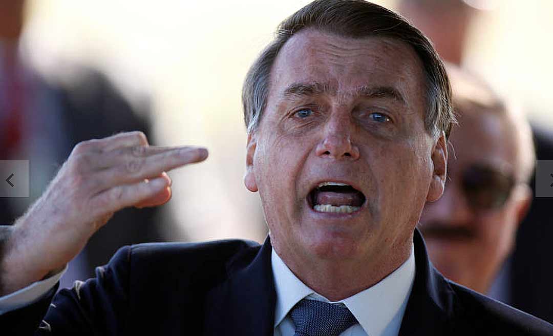Bolsonaro critica 'rigidez' e defende mudanças na CLT: "Como gera emprego?"