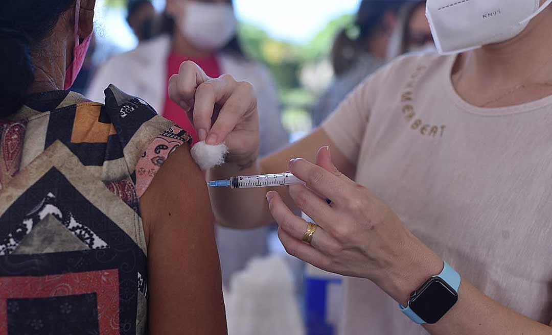 Acre deve começar a aplicar terceira dose no dia 15 de setembro em idosos acima de 70 anos e imunossuprimidos
