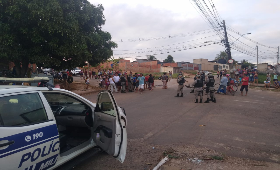 Ameaçados de despejo, moradores da Invasão do Panorama fecham Estrada do São Francisco