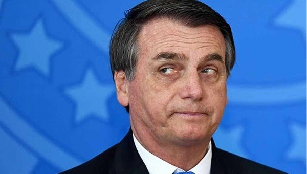 Bolsonaro assina decreto e eleva alíquota do IOF até dezembro para custear novo Bolsa Família