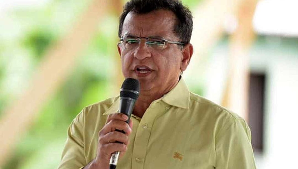 Gonzaga agradece Gladson por entrega do aeródromo de Porto Walter e inauguração da usina solar fotovoltaica na Vila Restauração