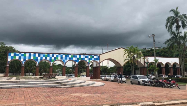 Epifania urbana e o azul do Parque da Maternidade