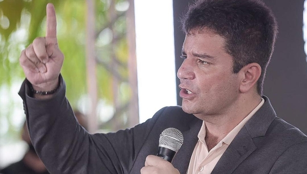 Gladson diz que será candidato à reeleição e manda indireta a aliados “camuflados”: “A porta é a serventia da casa”