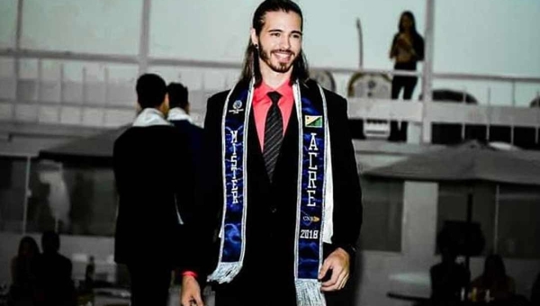 Morre aos 26 anos o ex-mister Acre Leandro Adam, vítima de câncer