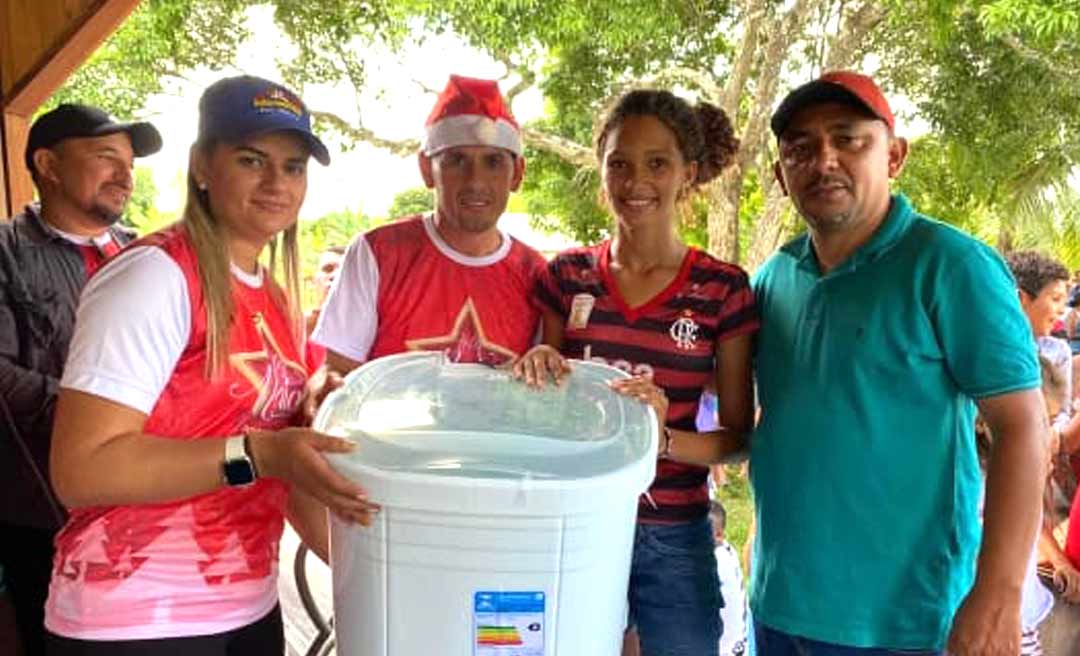 "Papai e Mamãe Noel" de Porto Walter não usam máscaras