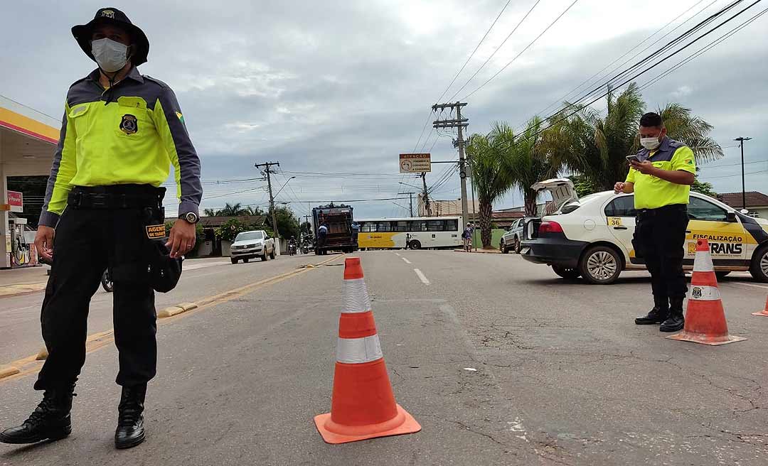 Ônibus quebra e causa transtorno a condutores na Avenida Ceará
