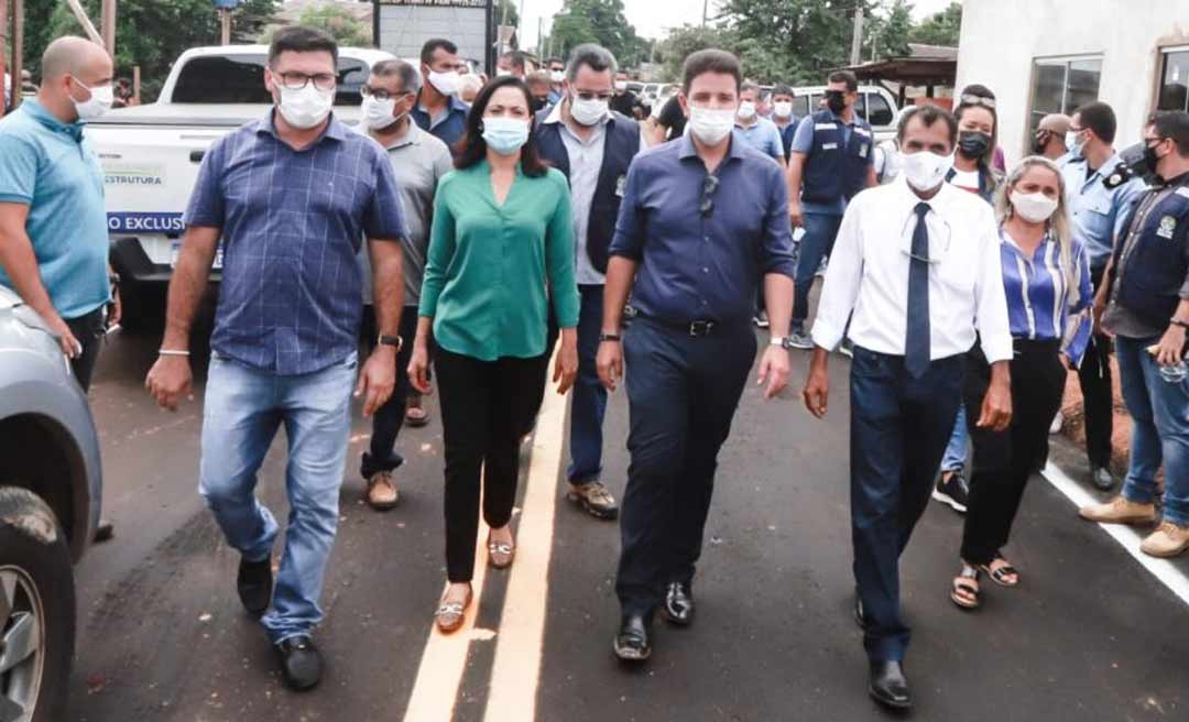 Em Porto Acre ao lado de Bené, Gladson entrega recuperação da AC-10, reforma de rodoviária e centro cultural