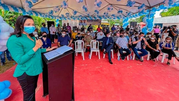 Prefeitura de Porto Acre recebe duas caminhonetes com emendas da senadora Mailza