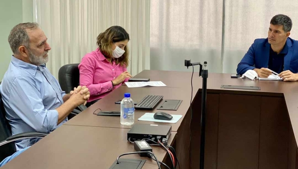 Na Sefaz e acompanhado de pecuaristas, Tchê pede redução do ICMS nas operações com bezerros no Acre