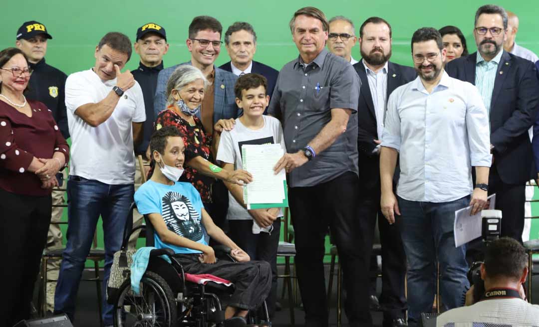 Bolsonaro entregou no Acre títulos definitivos sem registro em cartório