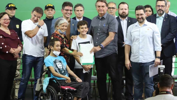 Bolsonaro entregou no Acre títulos definitivos sem registro em cartório