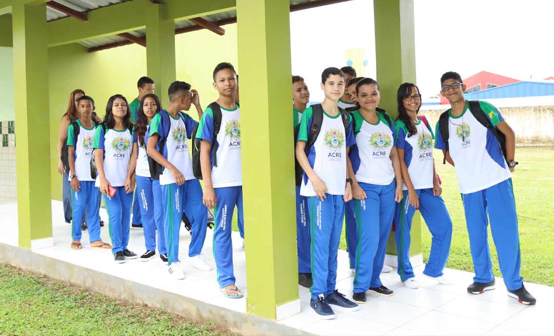 Governo do Acre começa distribuição dos uniformes escolares gratuitos em maio