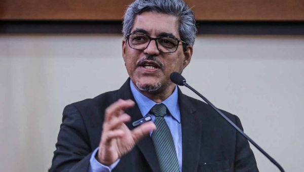 Edvaldo Magalhães diz que governo peca ao não planejar o início do ano letivo na zona rural por falta de transporte escolar