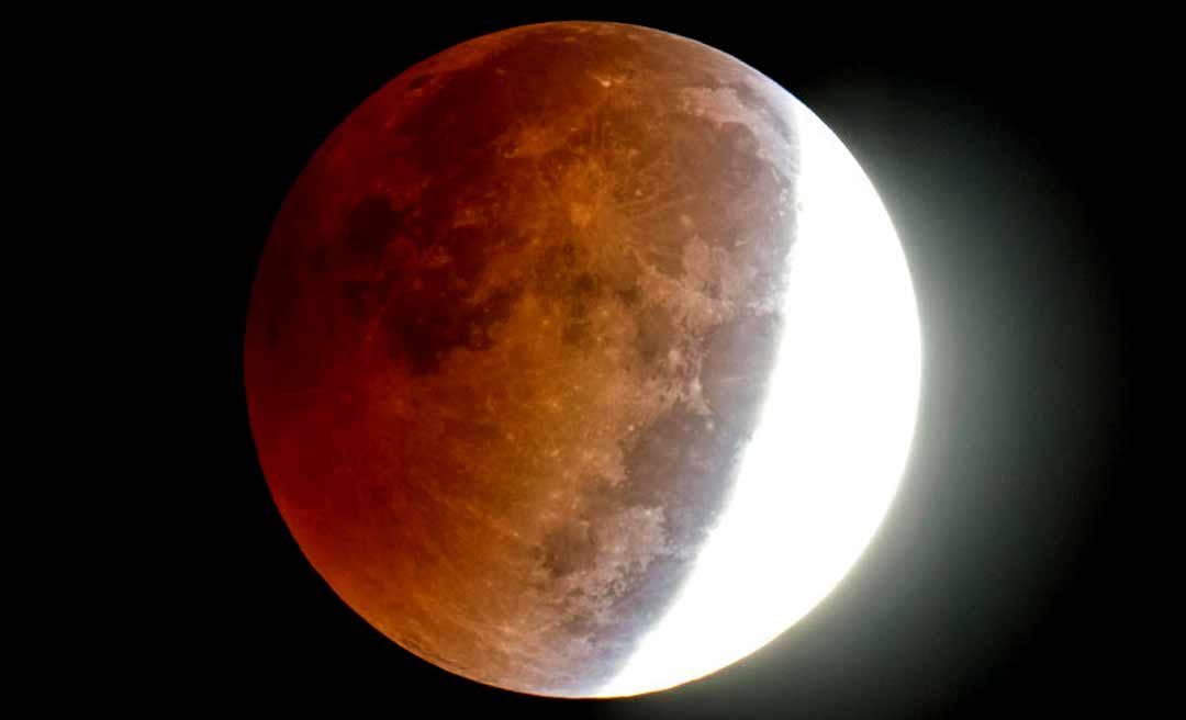 Eclipse total da Lua poderá ser visto por rio-branquenses no domingo, avisa pesquisador