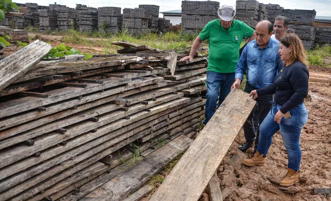 Prefeito de Rio Branco visita indústria de madeiras em Manoel Urbano e firma parceria para serviços diversos da prefeitura