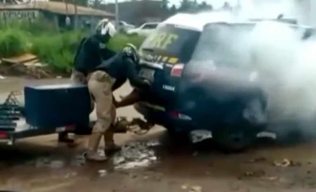 Homem morre em “câmara de gás” dentro de viatura da PRF, acusam familiares