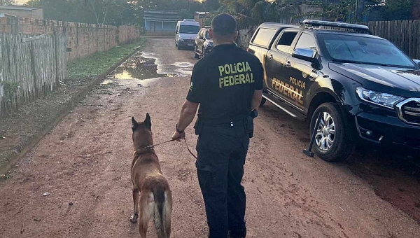 Operação cumpre 28 mandados e prende líderes de facção criminosa na fronteira com a Bolívia