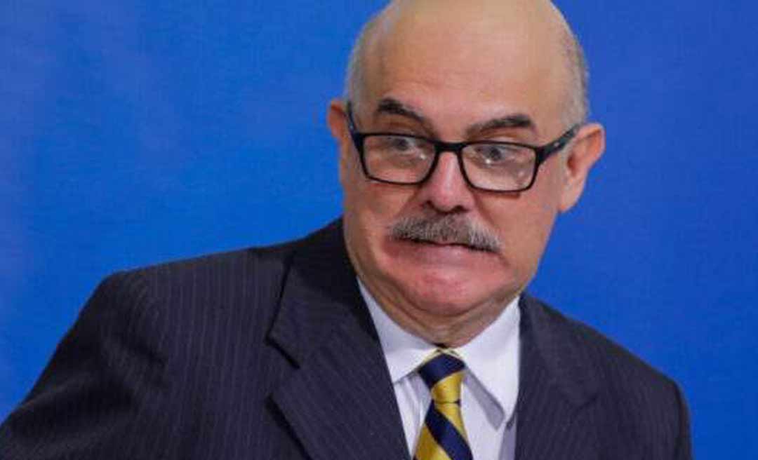 Operação da Polícia Federal prende ex-ministro da Educação Milton Ribeiro