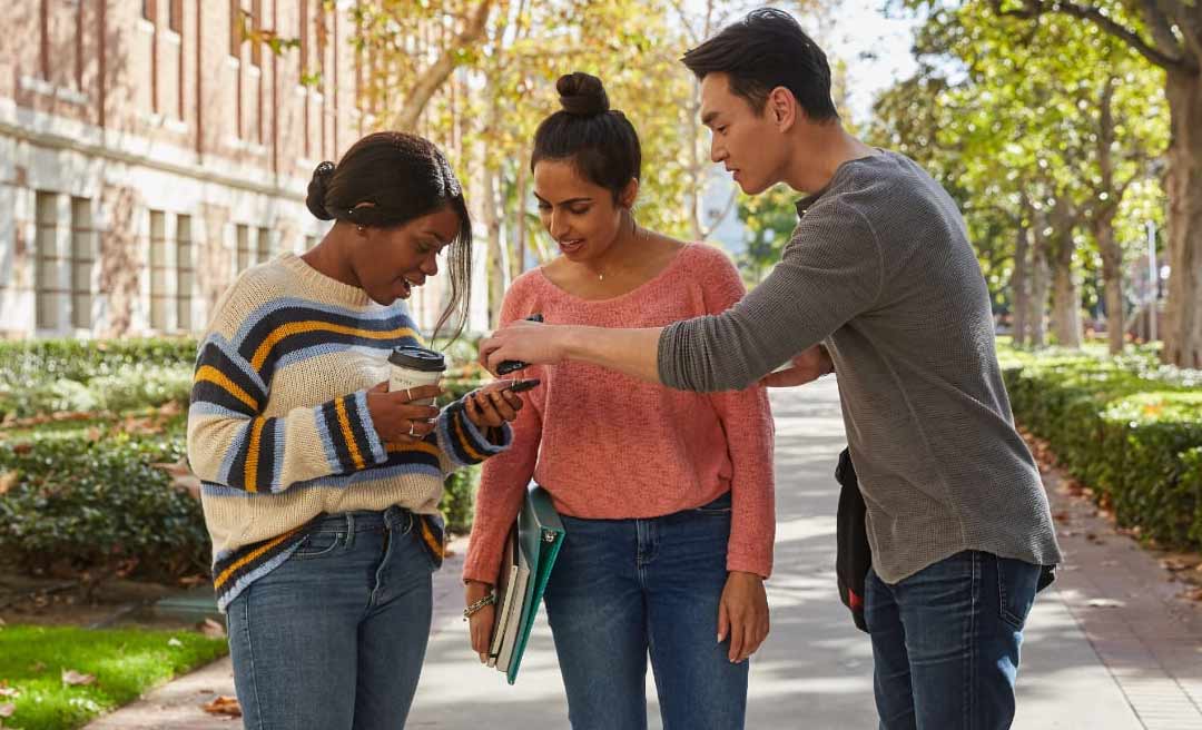 Banco Santander Universidades ajuda a pagar a faculdade de 1,5 mil estudantes de faculdades particulares