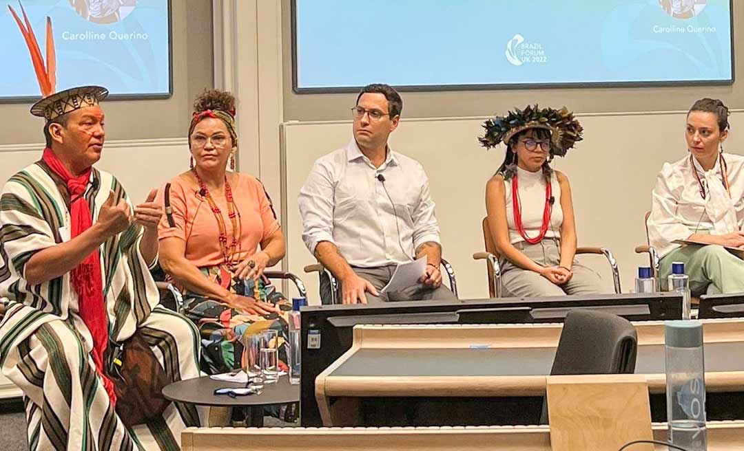 Francisco Piyãko palestra sobre a Amazônia no Brazil Forum UK, na Inglaterra