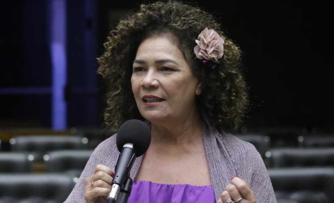 Deputada Perpétua entrega novo mamógrafo para Centro Oncológico do Acre