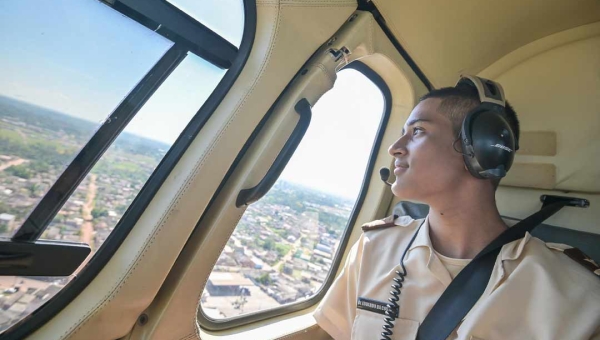 Estudante vencedor da melhor fotografia realiza sobrevoo na capital acreana