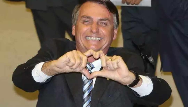 Apoio a Bolsonaro vai para 37% entre quem recebe o Auxílio Brasil