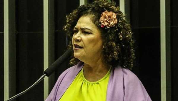 Perpétua Almeida sai em defesa do piso nacional da enfermagem e pede reconsideração de Barroso