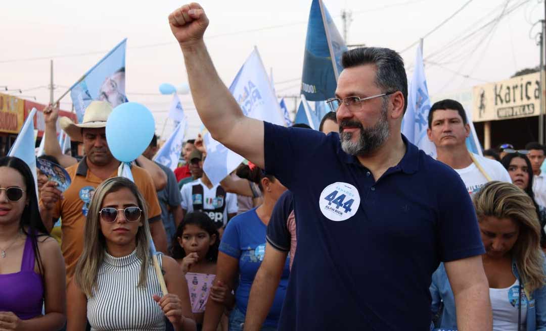 Com apoiadores, Alan caminha no Bujari e destaca investimentos no Município com suas emendas