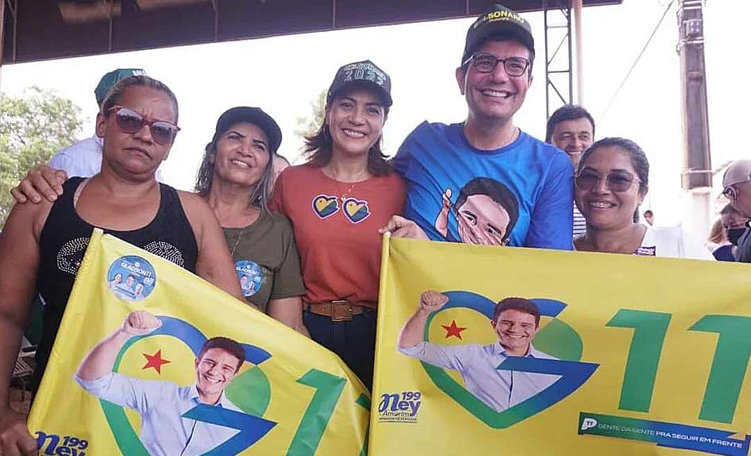 Gladson e Mailza inauguram comitê em Vila Campinas e conversam com moradores