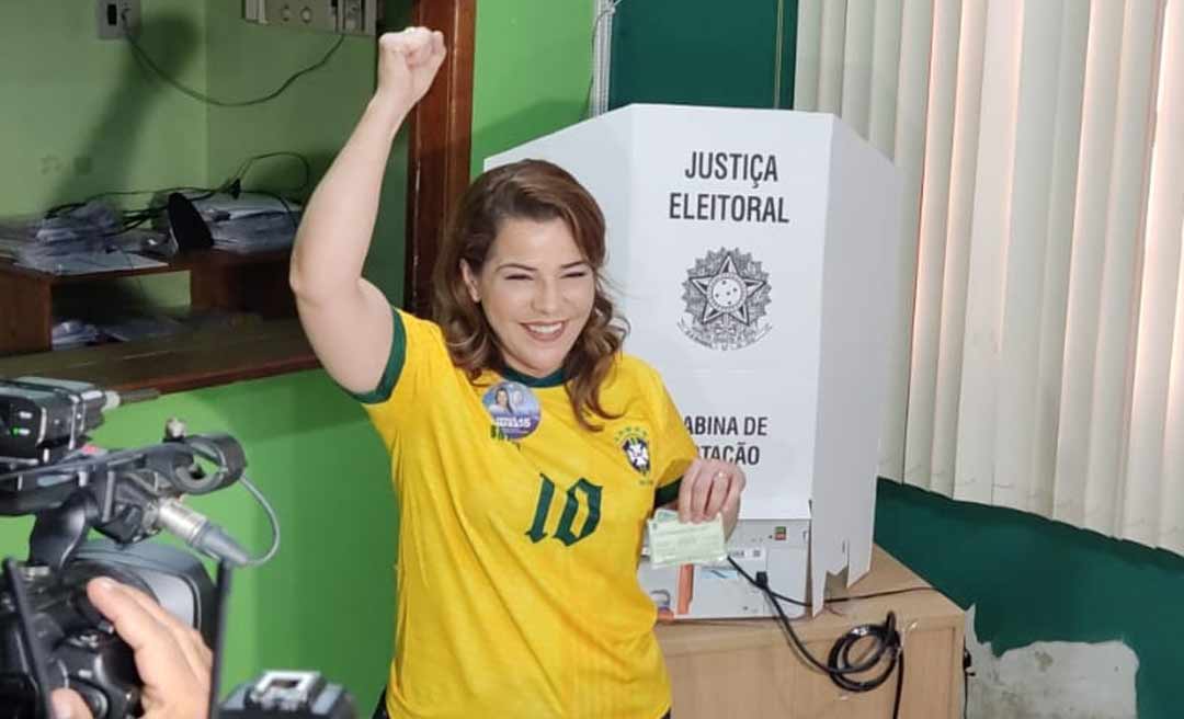 Mara Rocha vota no Imac acompanhada de familiares e de seu vice, Fernando Zamora; "A palavra é gratidão"