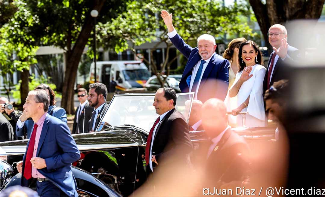 Lula é oficialmente empossado presidente pela 3ª vez