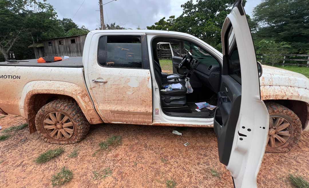 Caminhonete roubada é recuperada pela Polícia Militar no ramal Brasil/Bolívia, em Capixaba