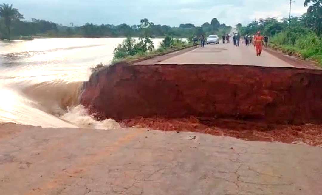 BR-364 ainda tem dois pontos de interdição total causados pela forte chuva de quinta; confira