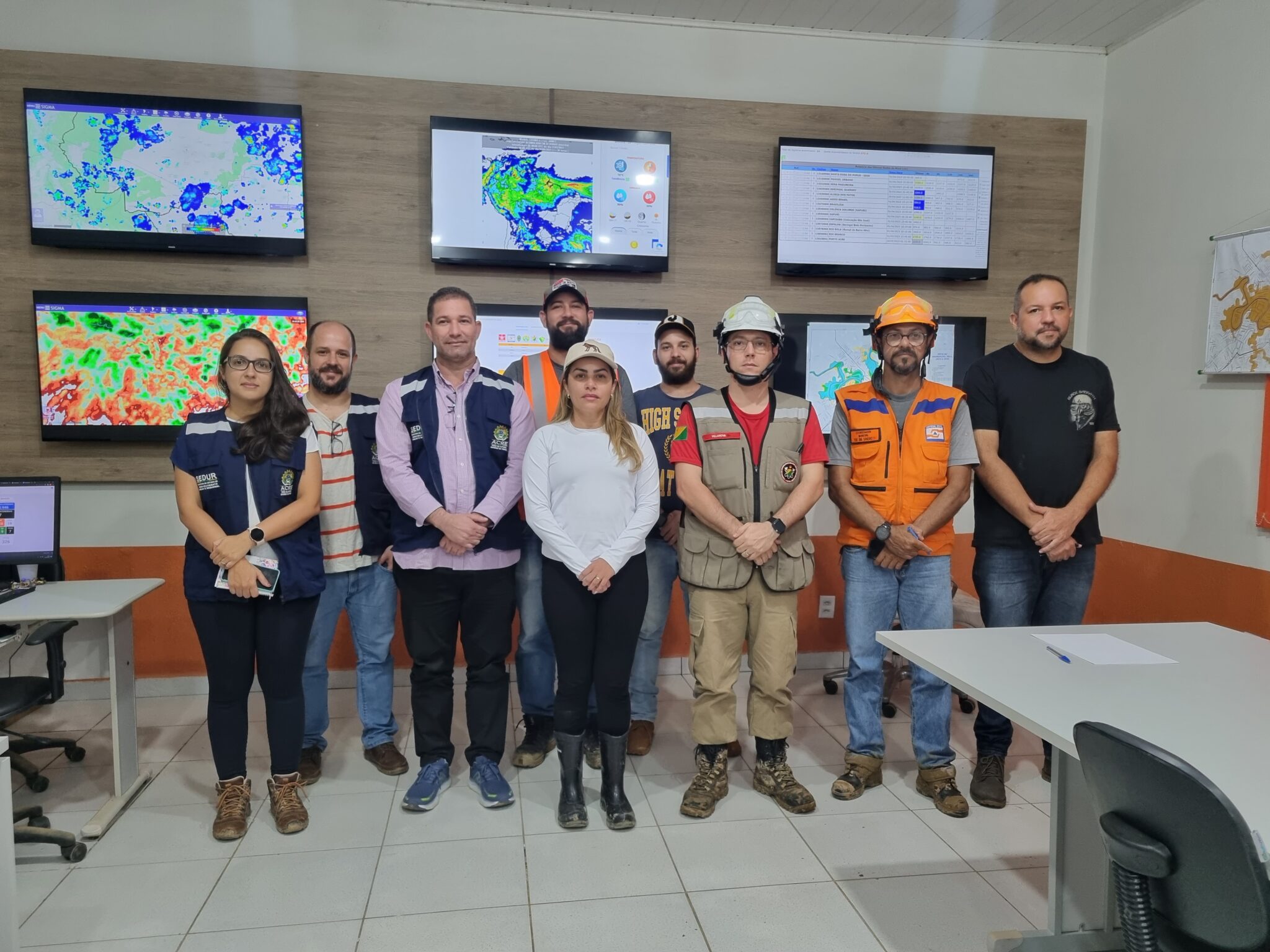 Governo visita áreas alagadas de municípios para realizar planejamento habitacional