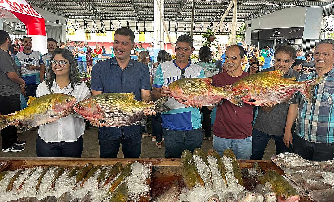 "Prefeitura aquecendo a economia”, diz Nicolau na abertura da Feira do Peixe no Juruá