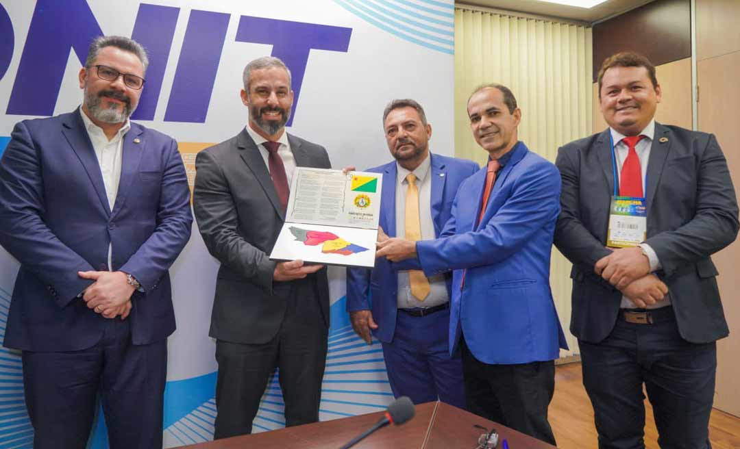 "Resultado da união da Bancada Federal", dispara Alan Rick sobre assinatura da Ordem de Serviço para recuperação da BR-364