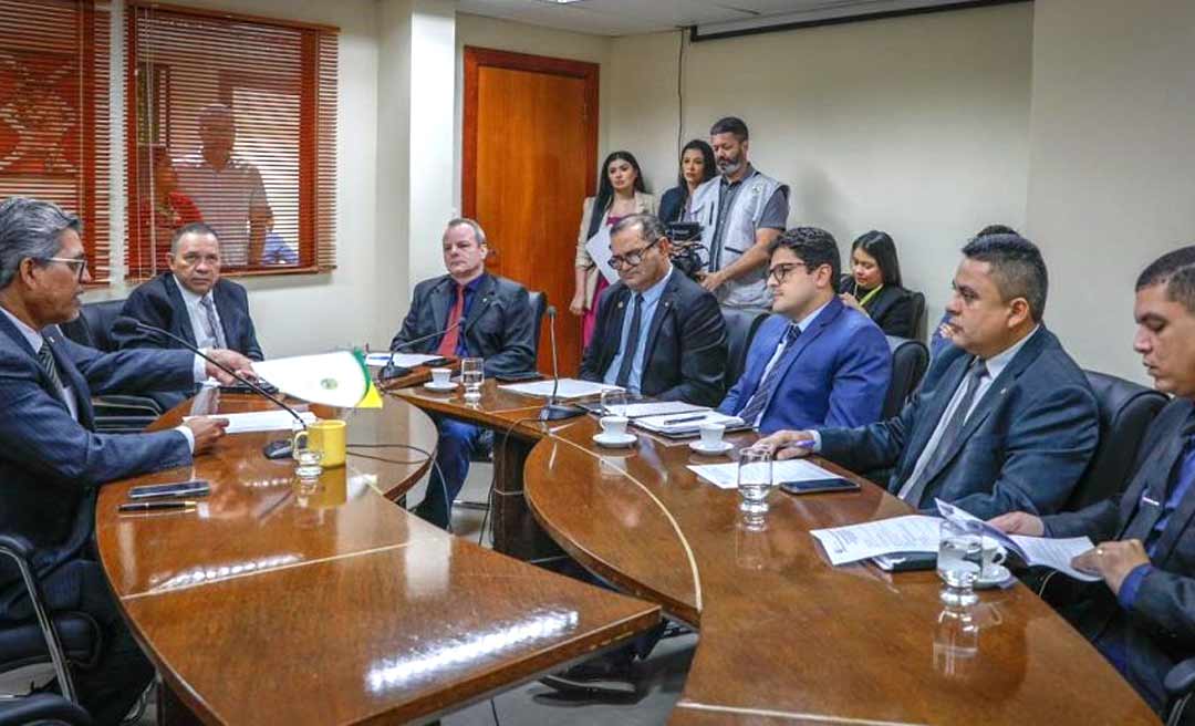 Em reunião conjunta, deputados aprovam PL que cria Política de Arquivo Público e Gestão Documental do Poder Executivo