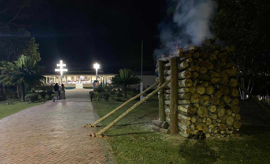 A fogueira de São João acesa há 88 anos na casa de Maria Damião inaugurava os hinários do Mestre Irineu