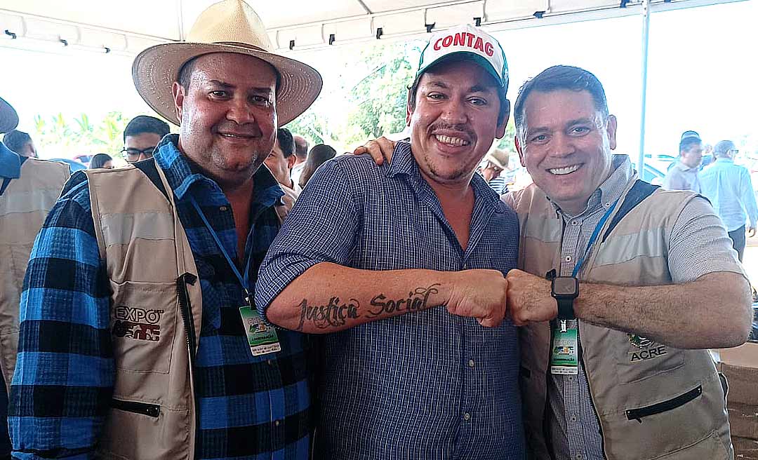 Em lados políticos opostos, mas parceiros pró-Expoacre, Cesário, Alysson e Júlio Roxim posam para fotos