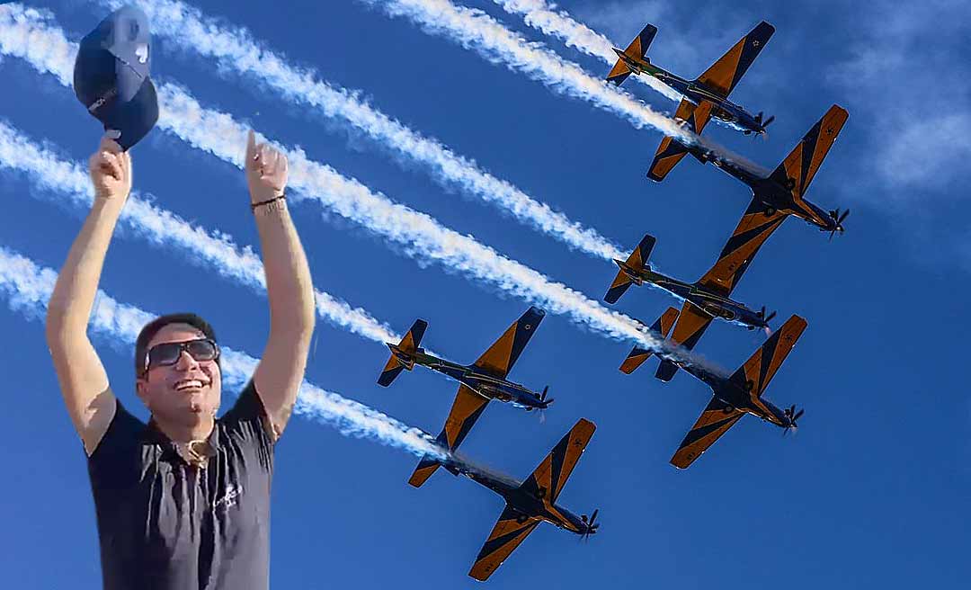 Em meio ao povão, Gladson assiste apresentação da Esquadrilha da Fumaça e diz: "voltei a ser criança"