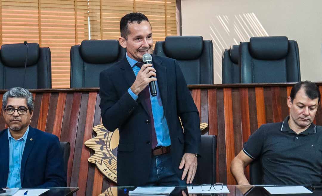 A pedido de Adailton Cruz, encontro debate criação do Hospital Universitário do Acre