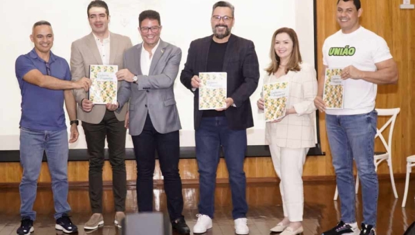 Com apenas três parlamentares presentes, bancada federal do Acre discute com governo do Estado destinação de emendas