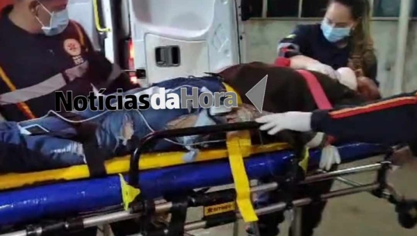 Vítima de atropelamento é socorrida por condutor na estrada do Calafate