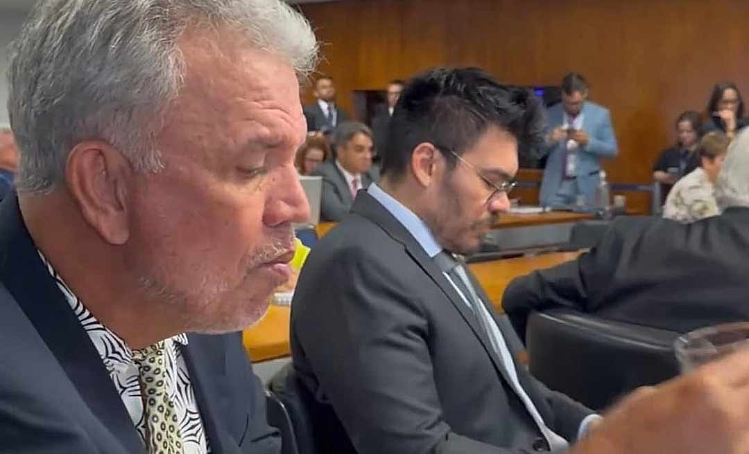 Após ser internado com pneumonia, Petecão volta aos trabalhos no Senado e participa de reunião da CPI das ONGs