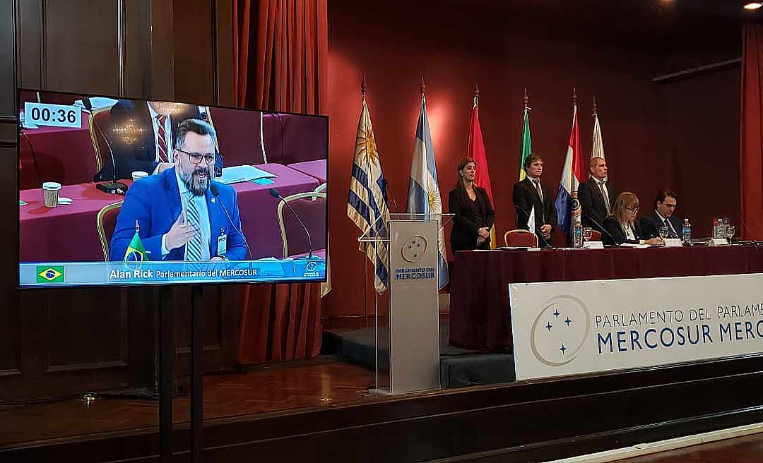 No Uruguai, Senador Alan Rick defende projeto de lei que permite voos domésticos de companhias aéreas sul-americanas na Amazônia