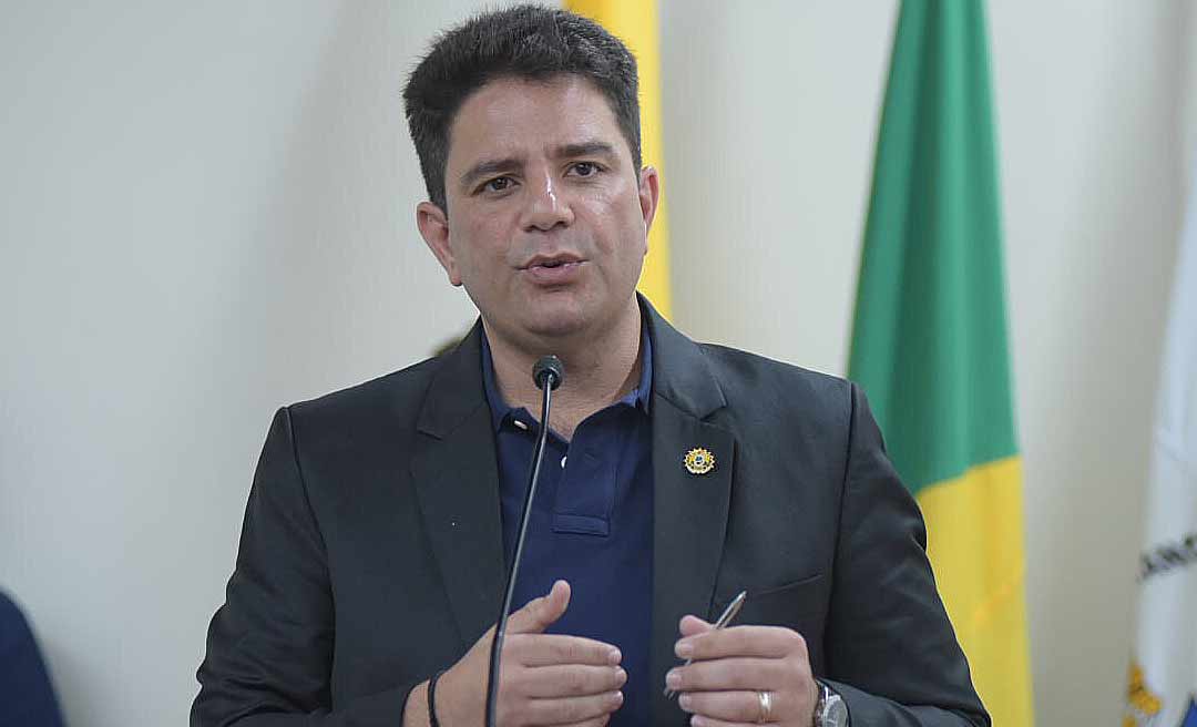 A caminho de Dubai para a COP28, Gladson reforça discurso de redução em mais de 50% das queimadas no Acre