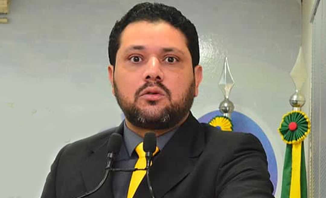 João Luz protesta contra Aleac por não aprovar título a Bolsonaro e dispara contra Edvaldo: "Gravíssimo"